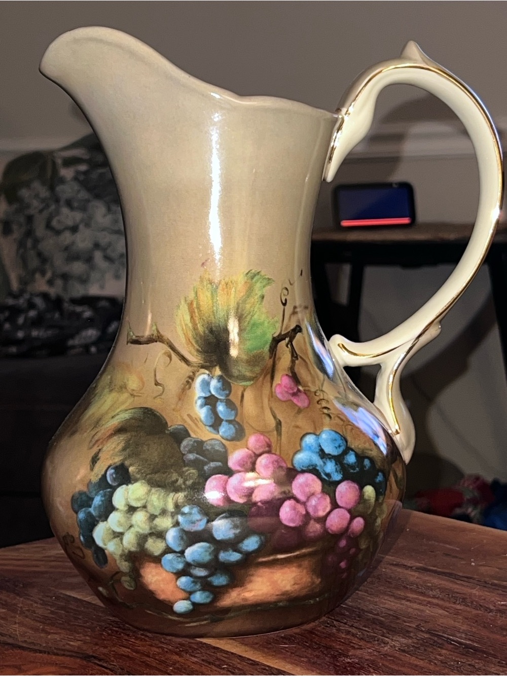 Vintage Lisa White Vineyard Blessings Grape Pitcher Arts Uniq Gold Trim